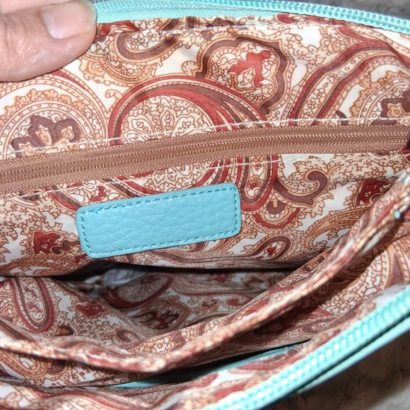 Elegant Teal Crossbody Bag with Structured Design - Picture 8 of 11